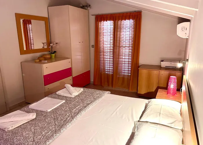 度假居 Konari 托隆